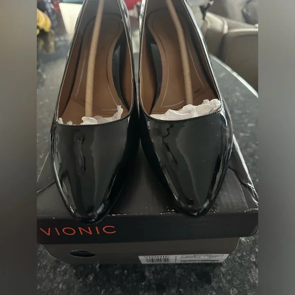 Vionic Mia Patent Leather pumps size 9 - Picture 3 of 7